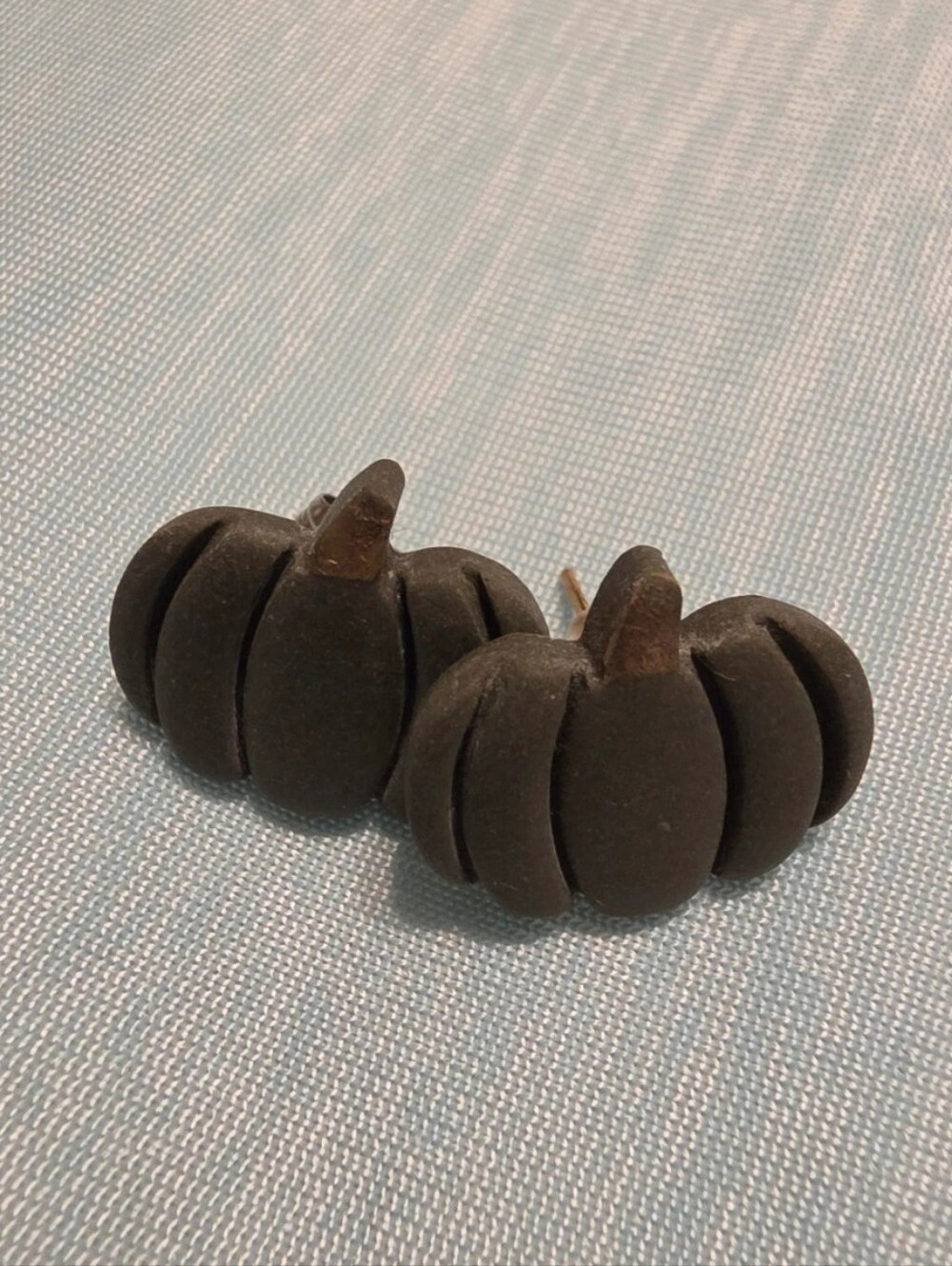 Maua Clay Pumpkin Stud